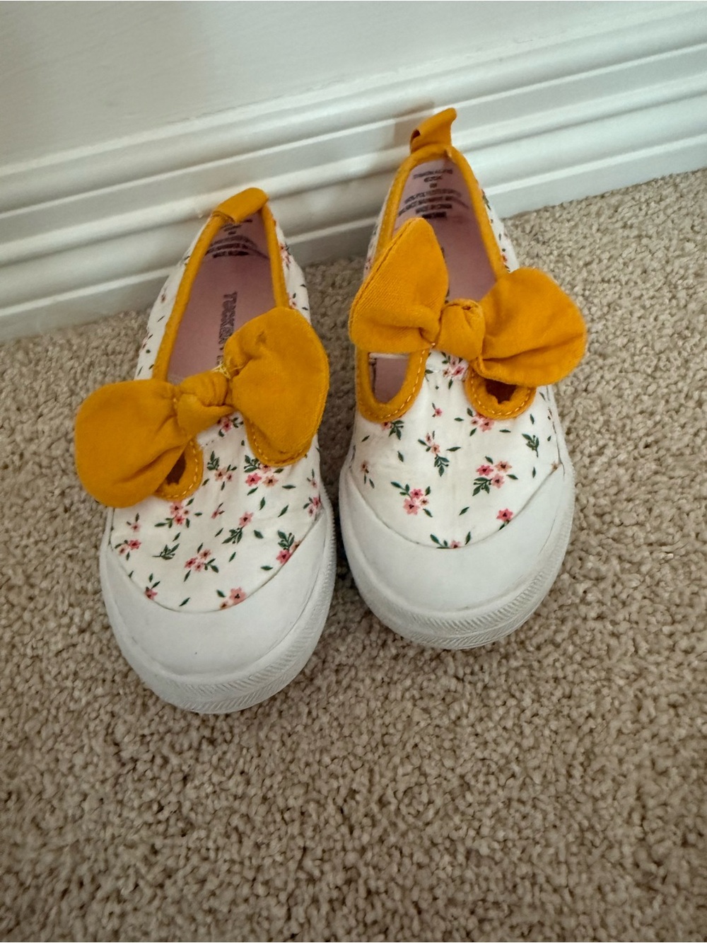 Tucker + Tate Girls Floral Bow Sneakers – Size 9